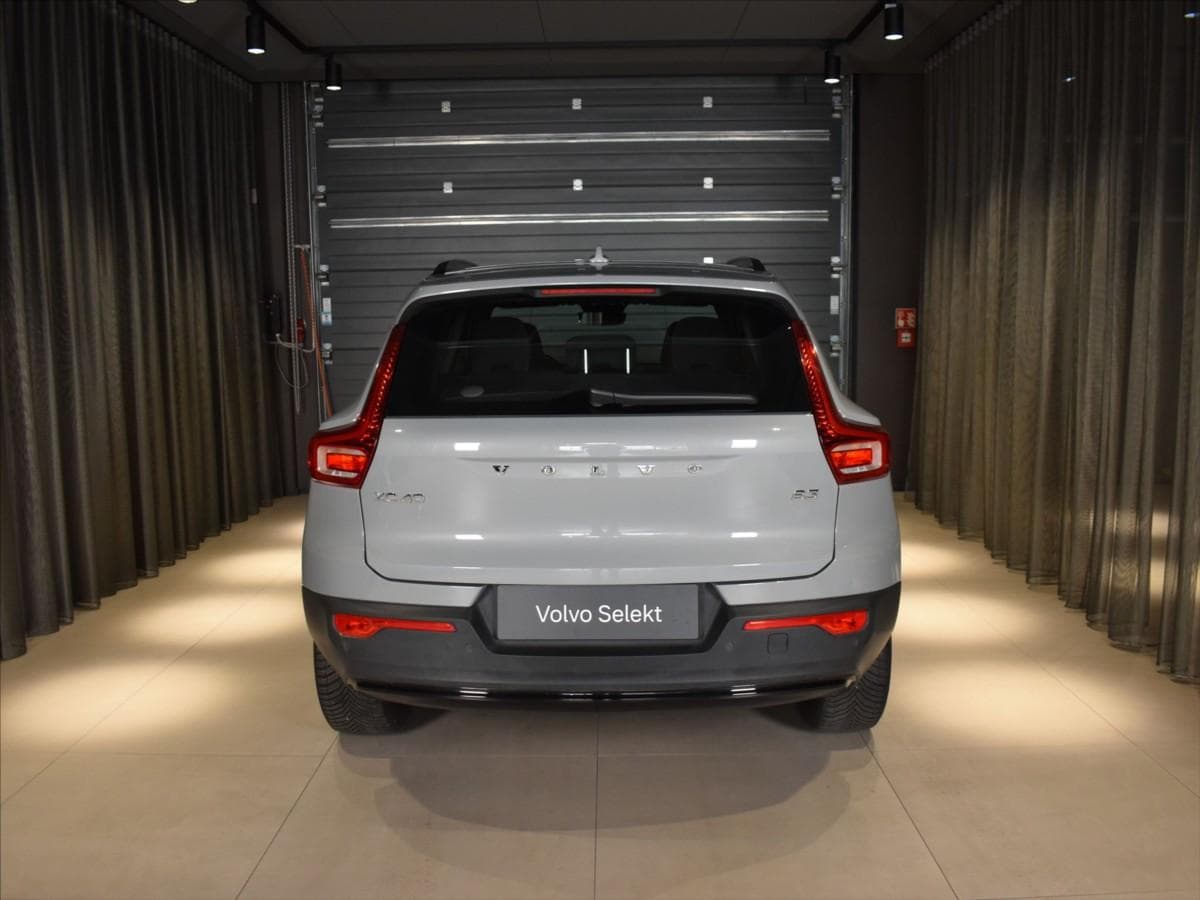 2023 Volvo XC40 - 12