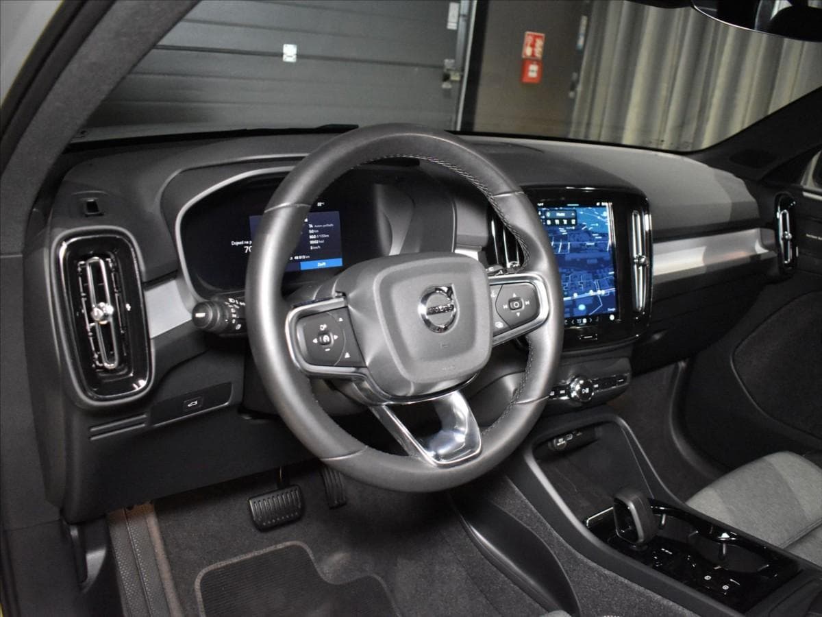2023 Volvo XC40 - 26