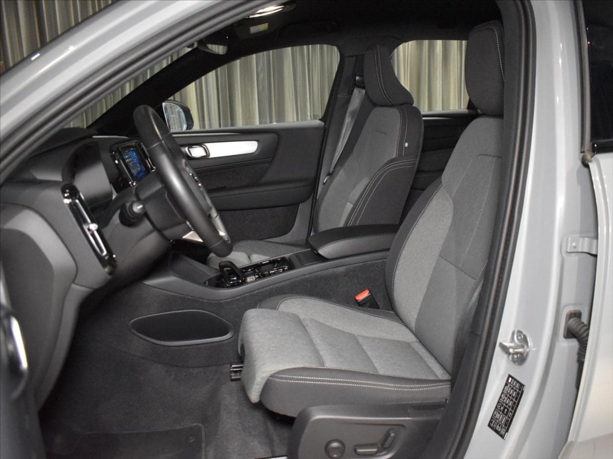 2023 Volvo XC40 - 18