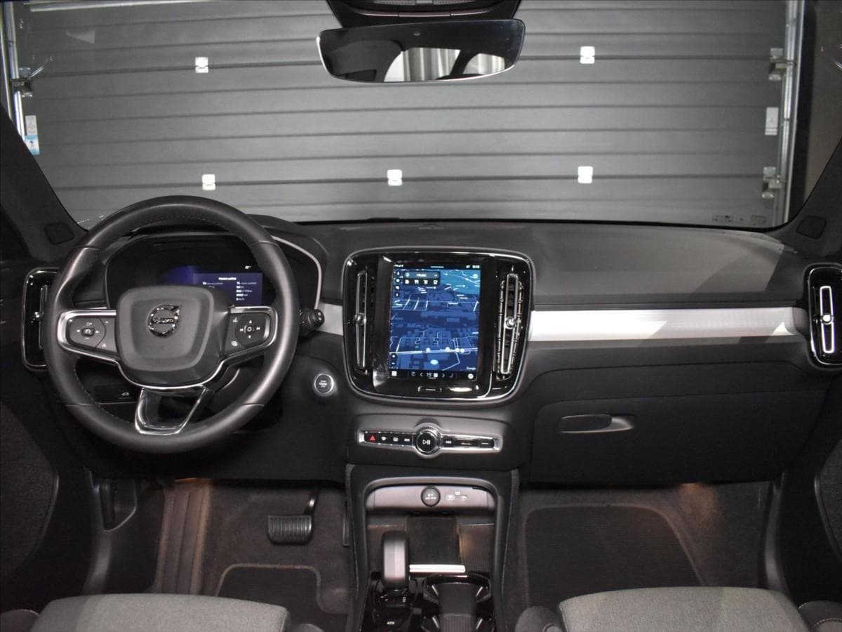 2023 Volvo XC40 - 28