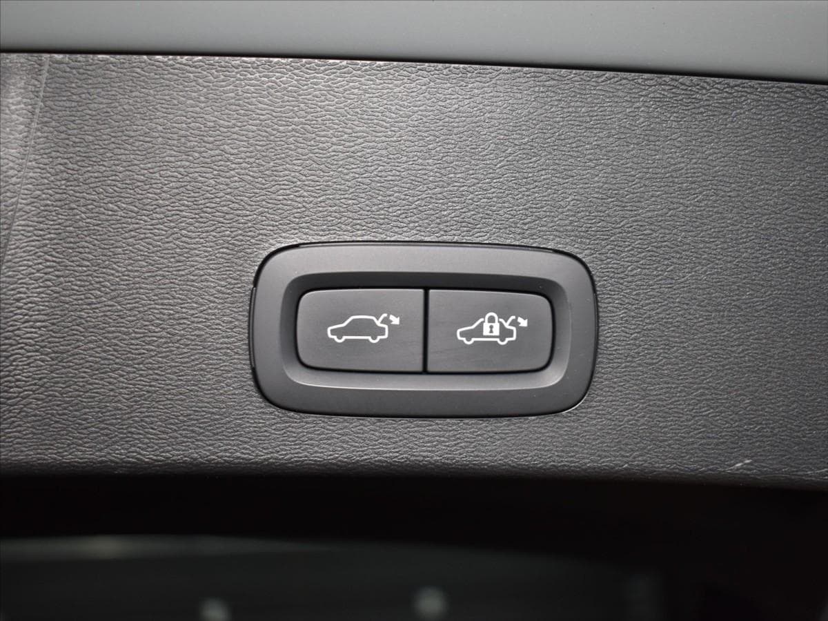 2023 Volvo XC40 - 24
