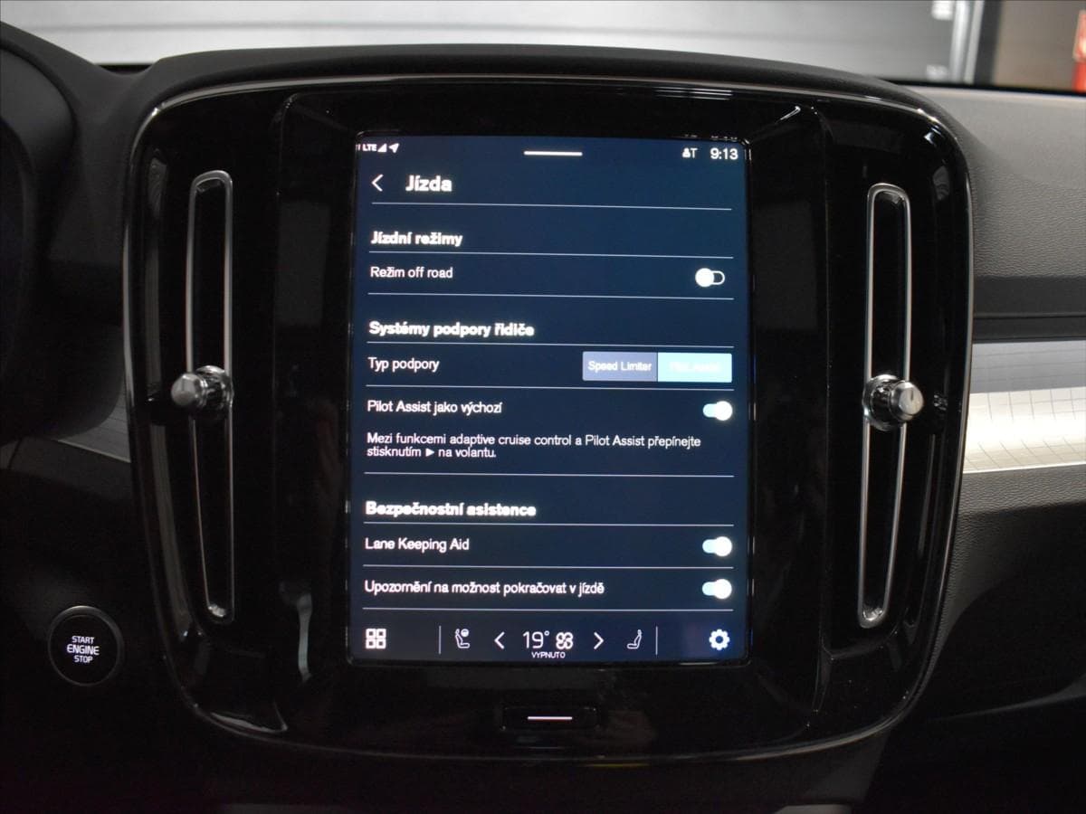 2023 Volvo XC40 - 3