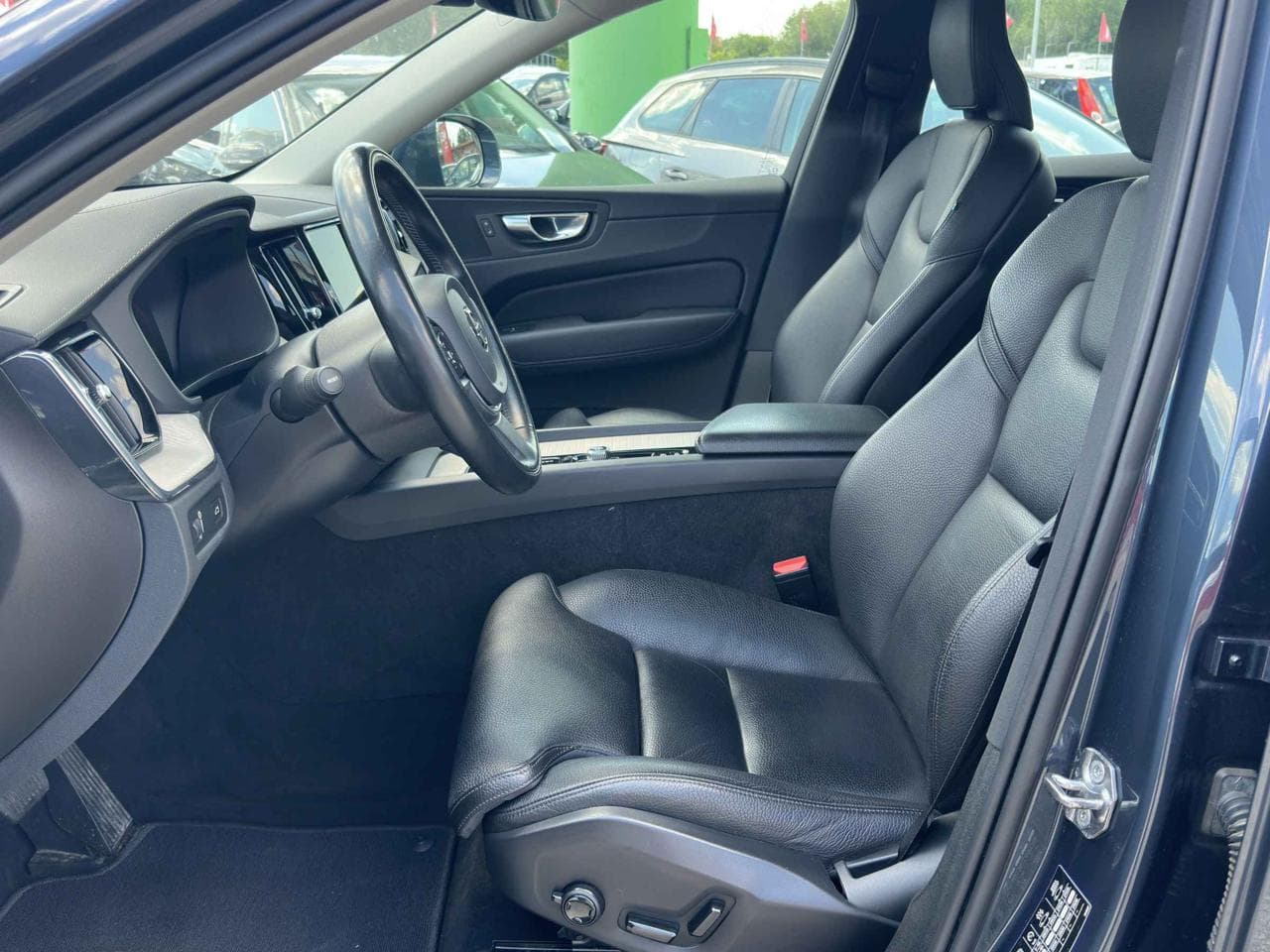 2021 Volvo XC60 - 13