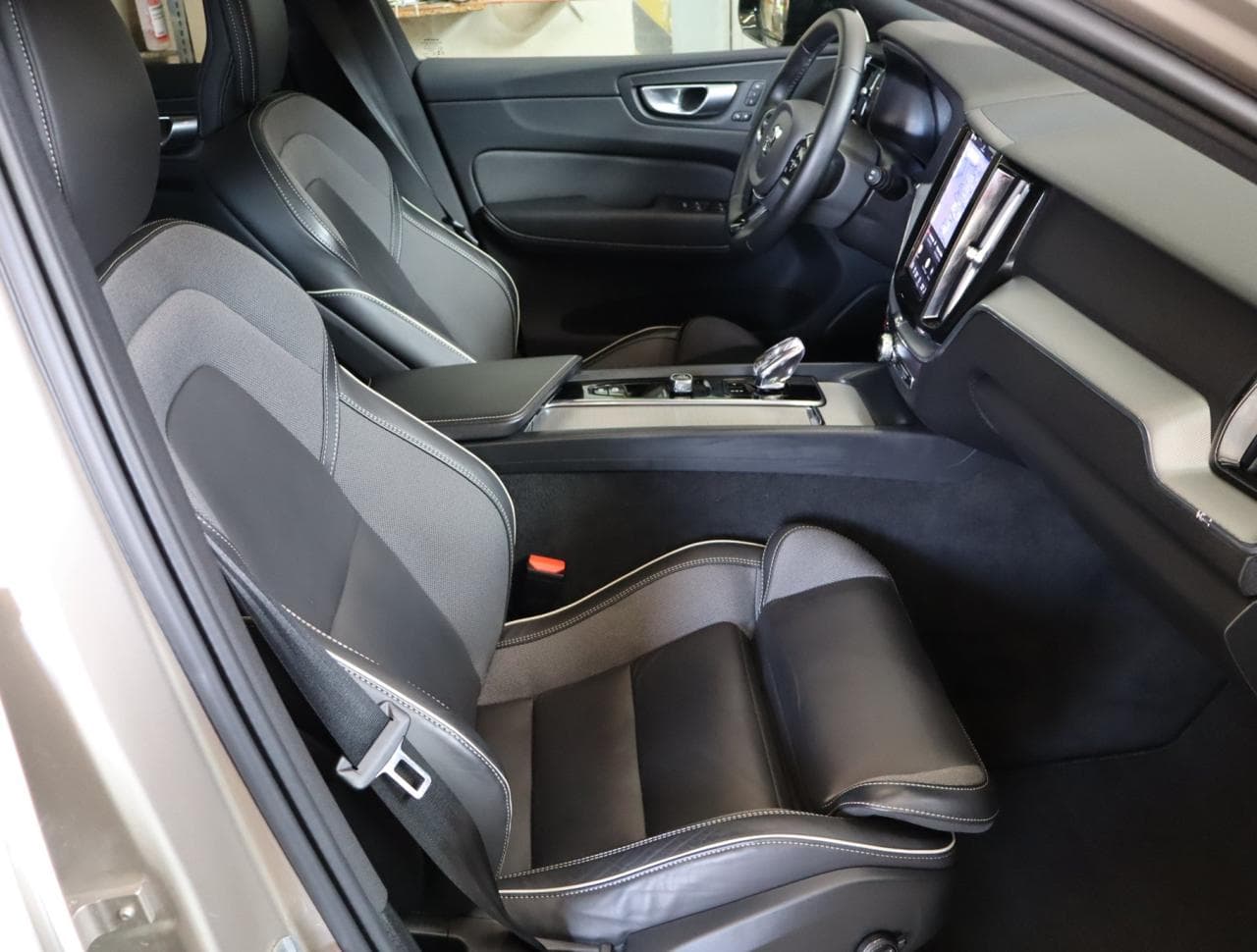 2023 Volvo XC60 - 12