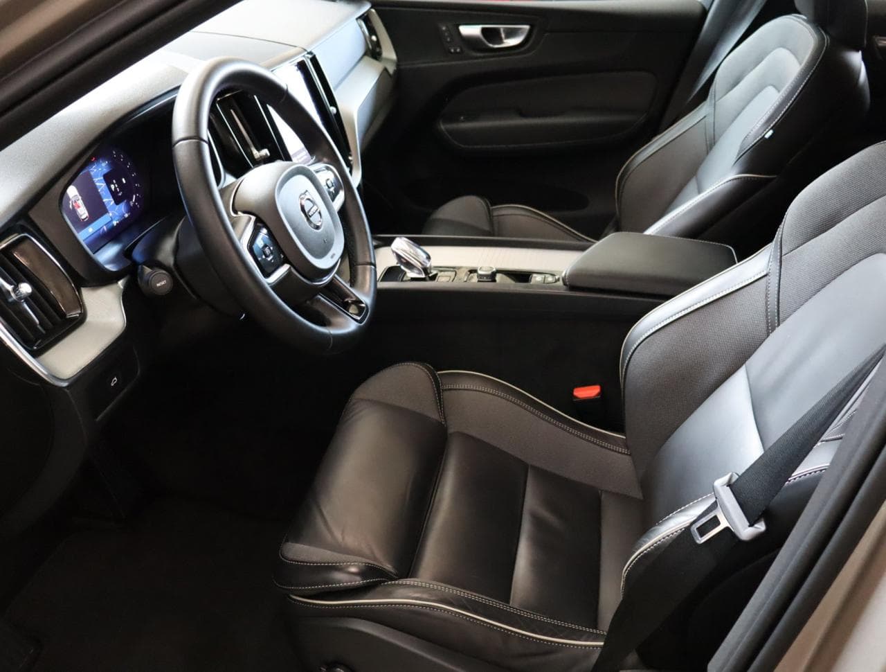 2023 Volvo XC60 - 16