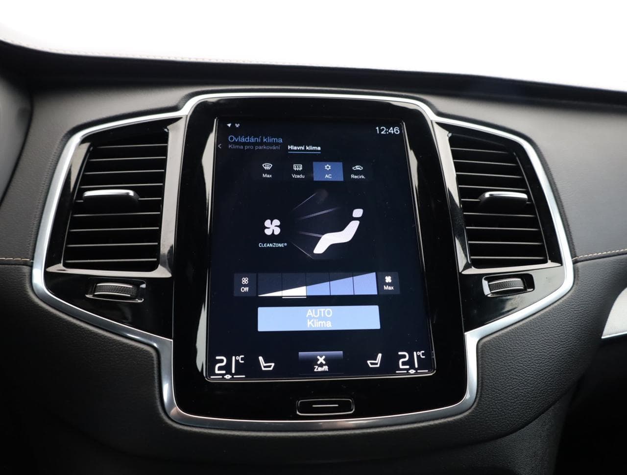 2021 Volvo XC90 - 16