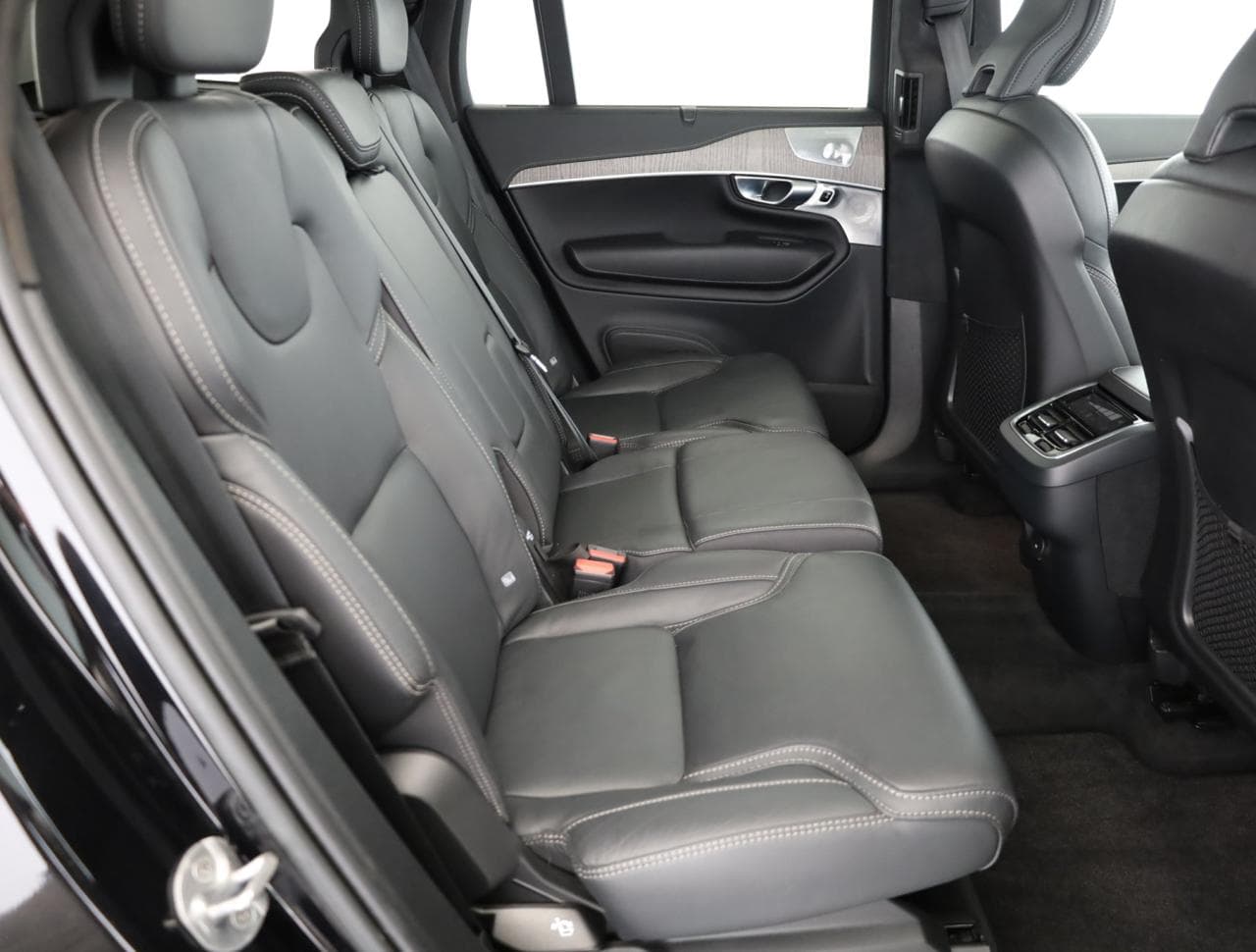 2022 Volvo XC90 - 11