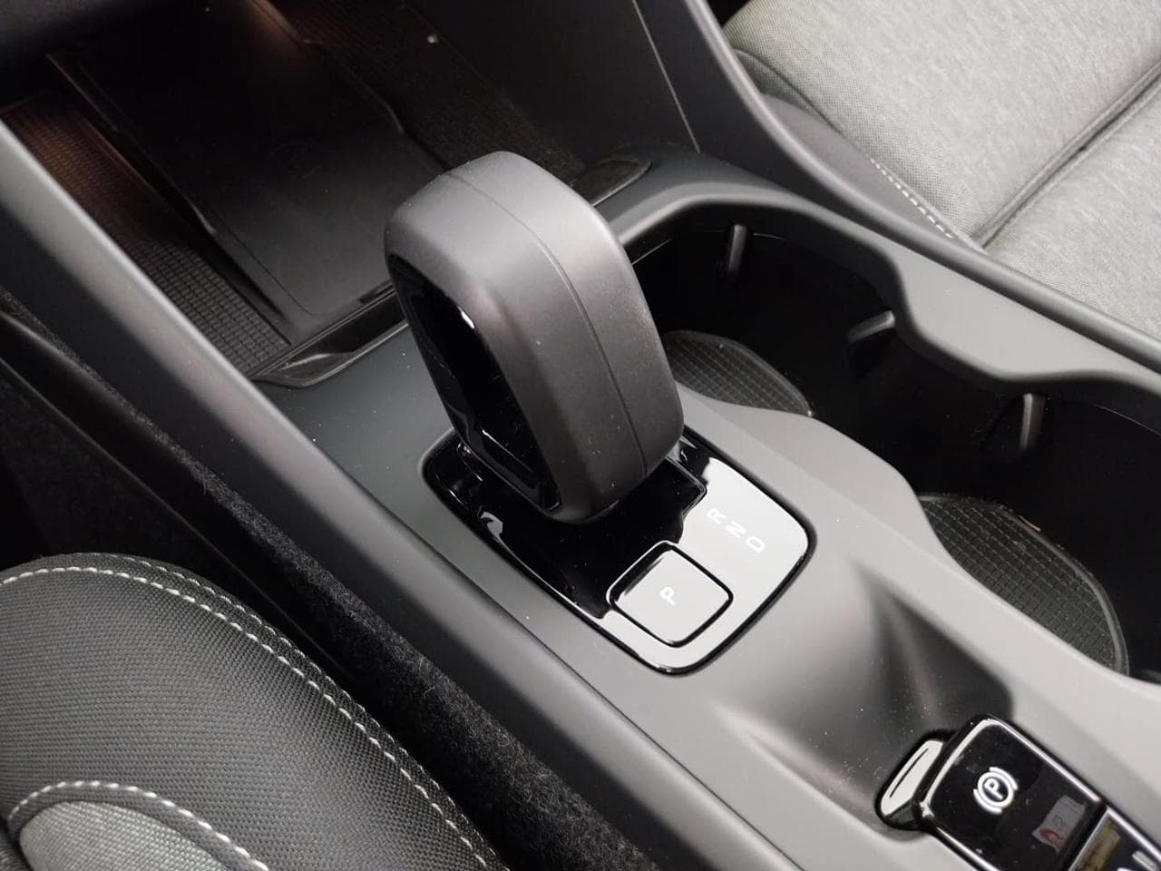 2024 Volvo XC40 - 19