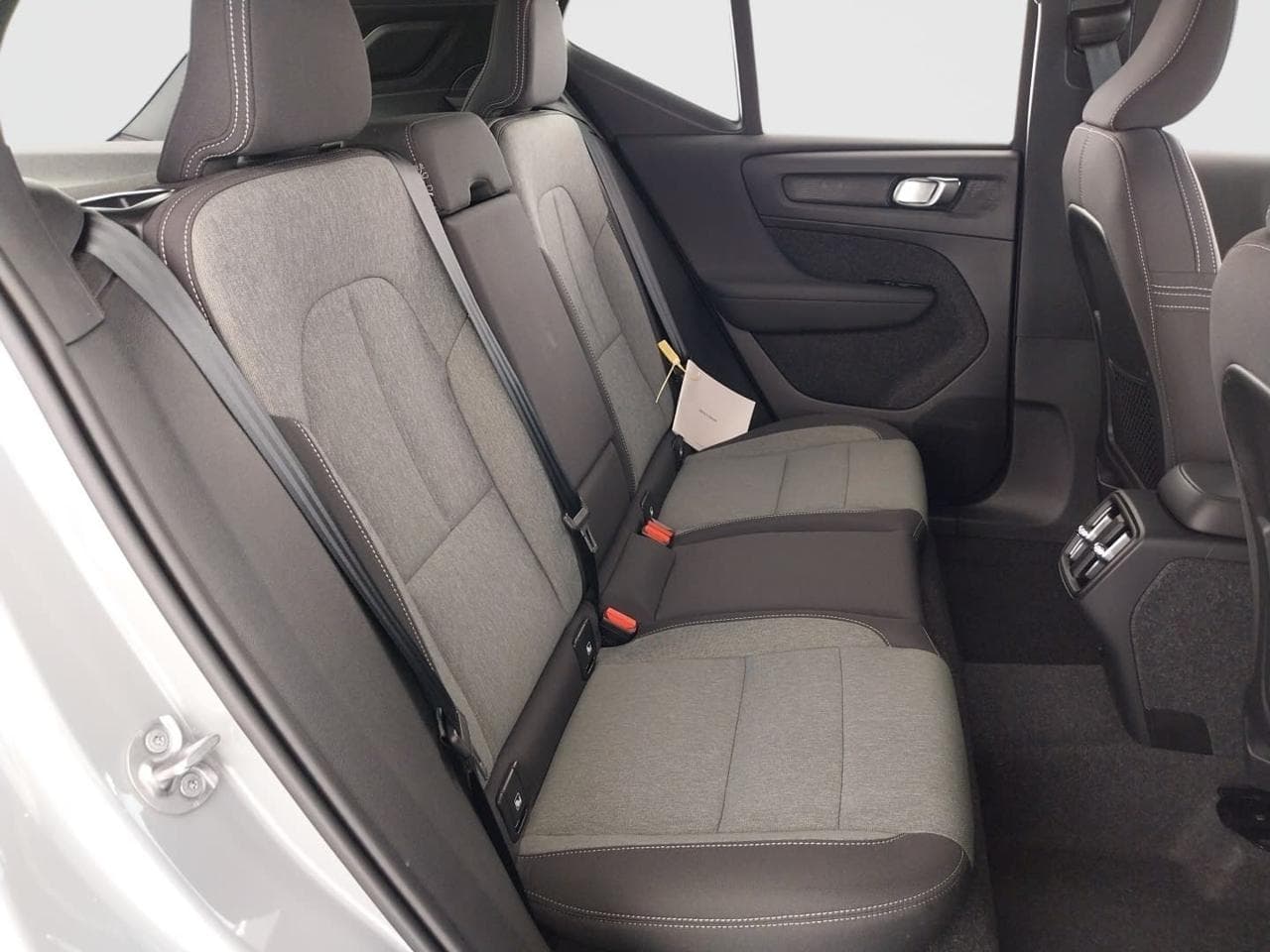 2024 Volvo XC40 - 13