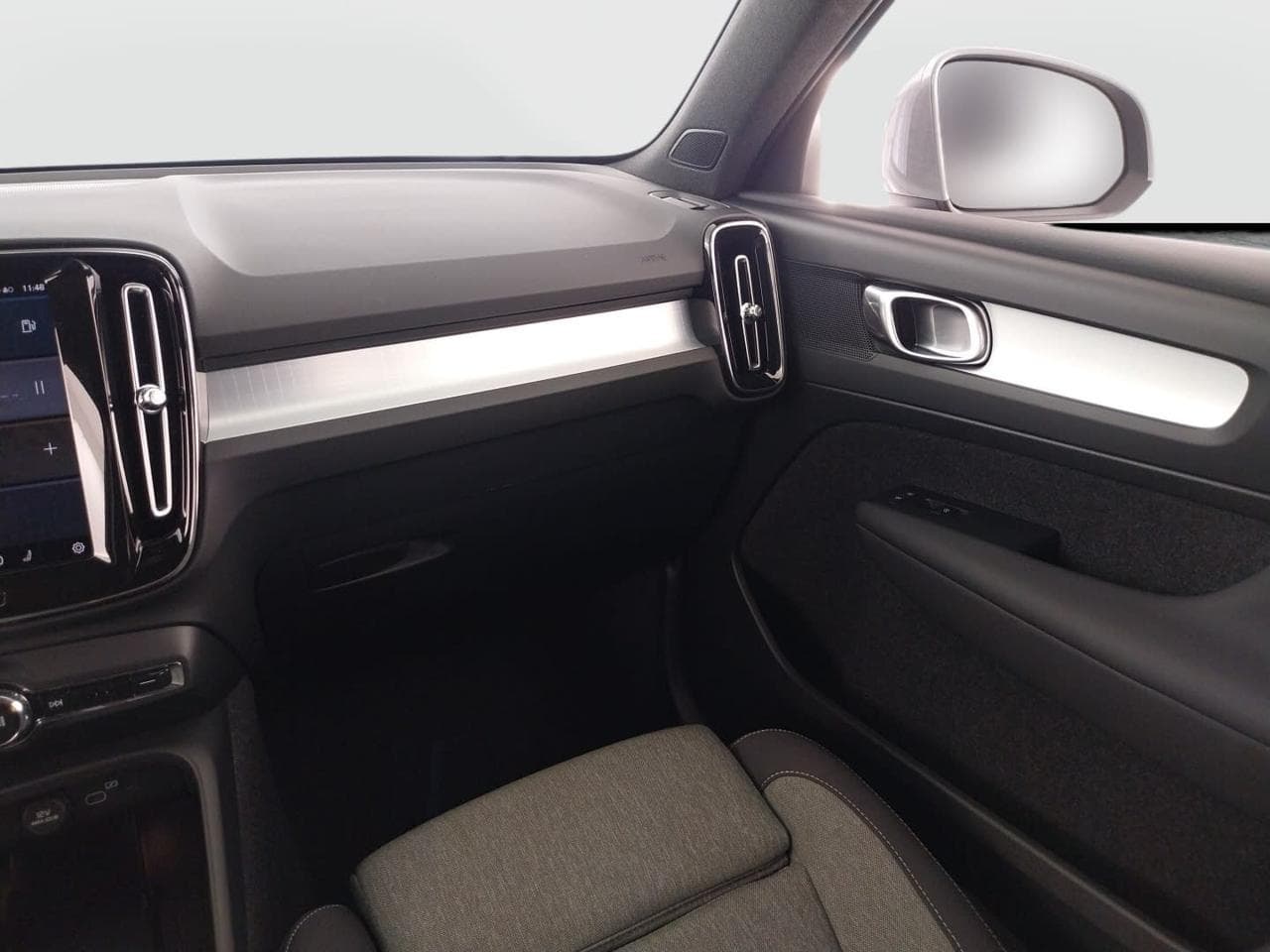 2024 Volvo XC40 - 11