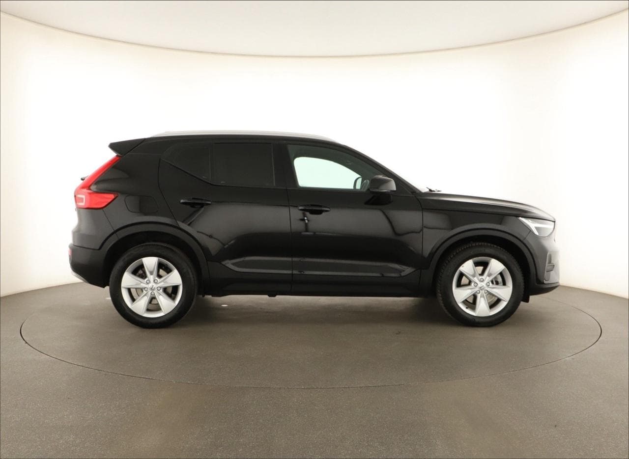 2022 Volvo XC40 - 8