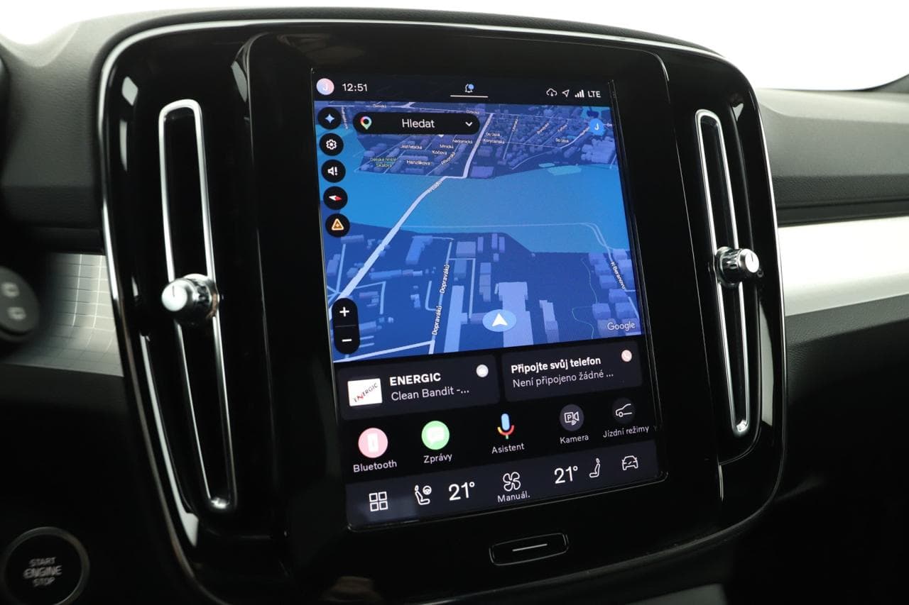 2022 Volvo XC40 - 16