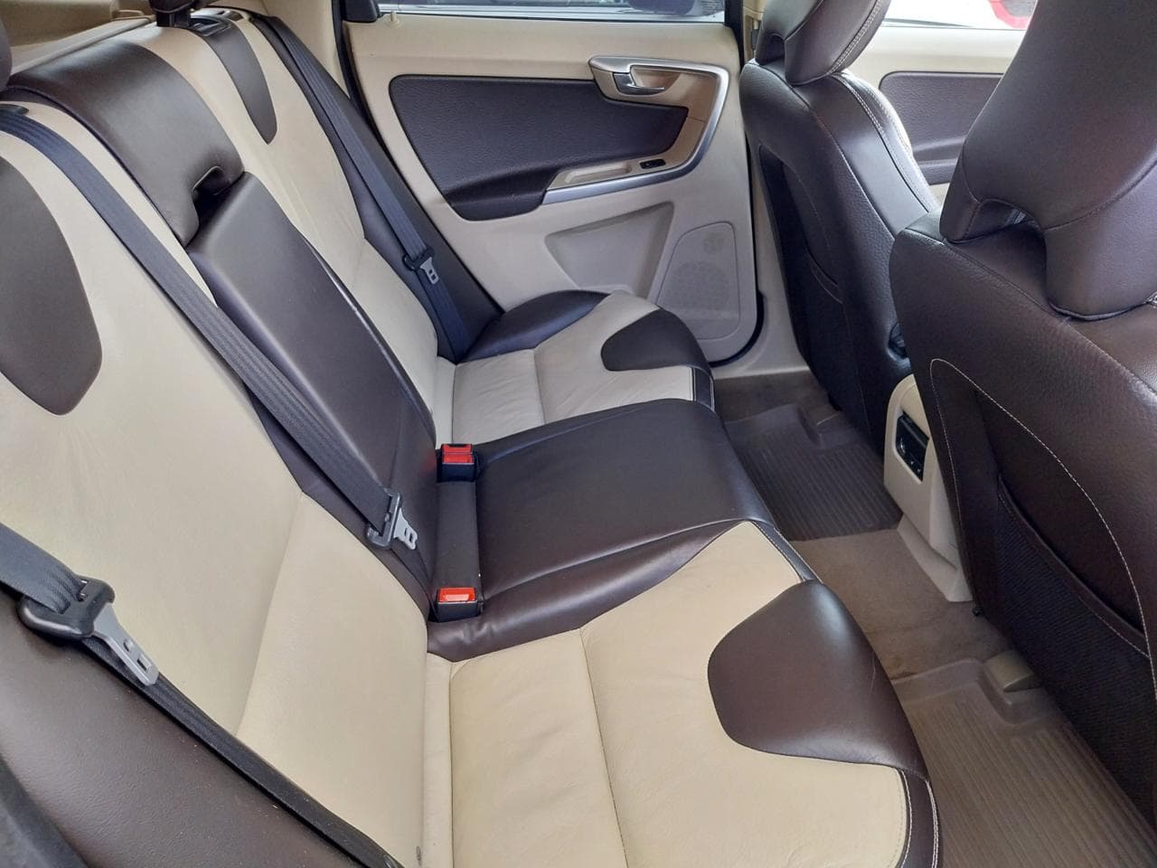 2010 Volvo XC60 - 13