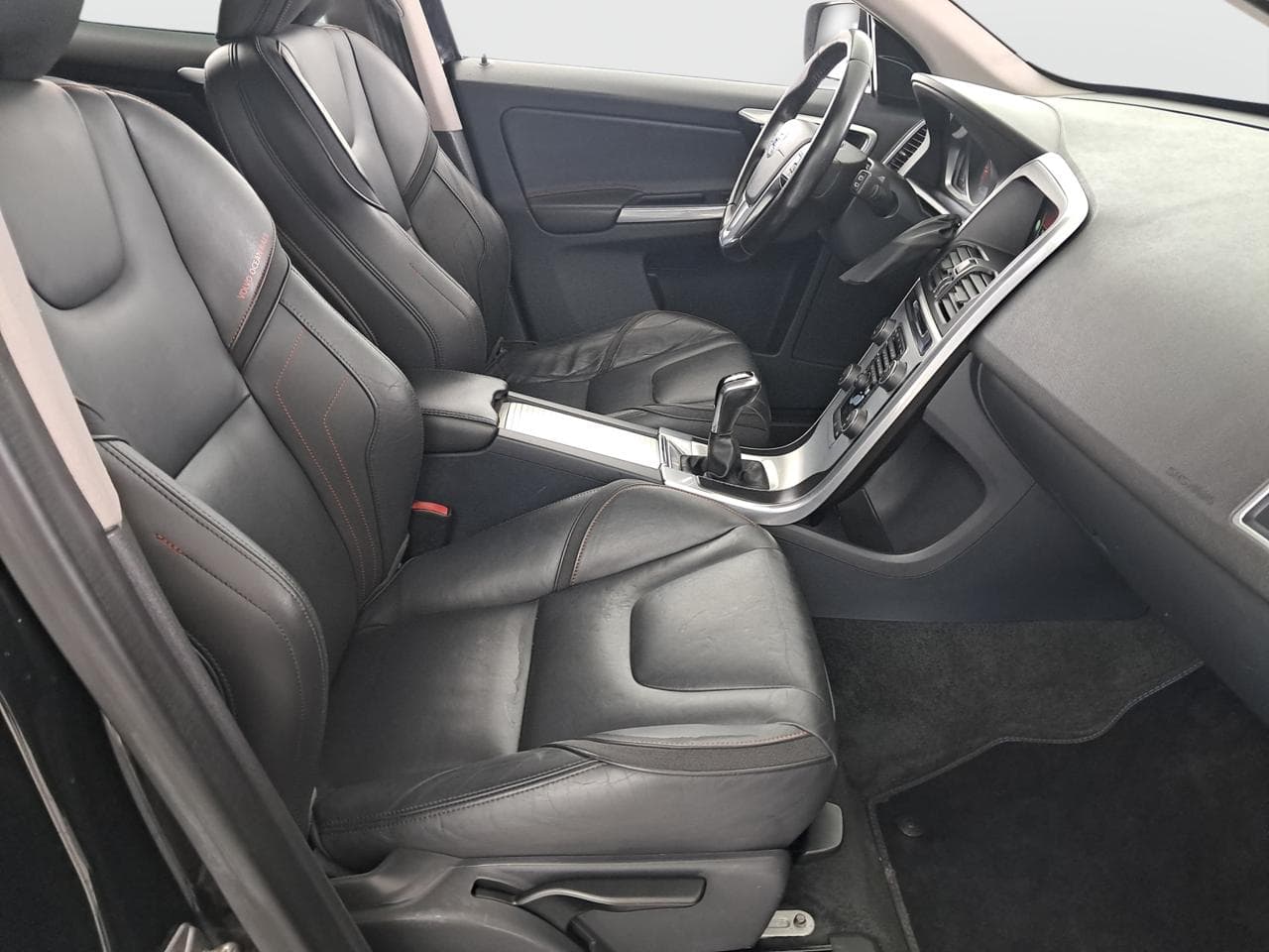 2015 Volvo XC60 - 12
