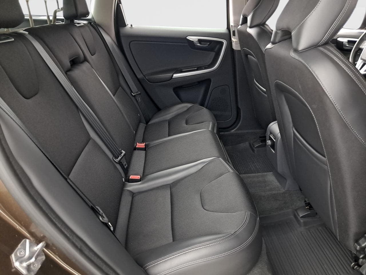 2016 Volvo XC60 - 13