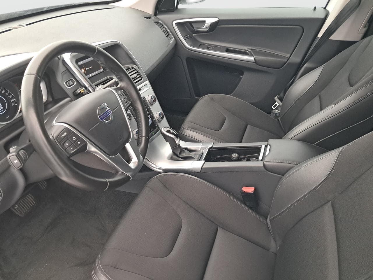 2017 Volvo XC60 - 16