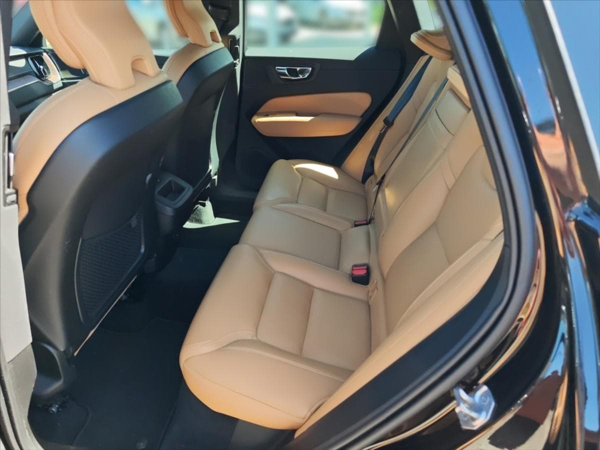 2021 Volvo XC60 - 8