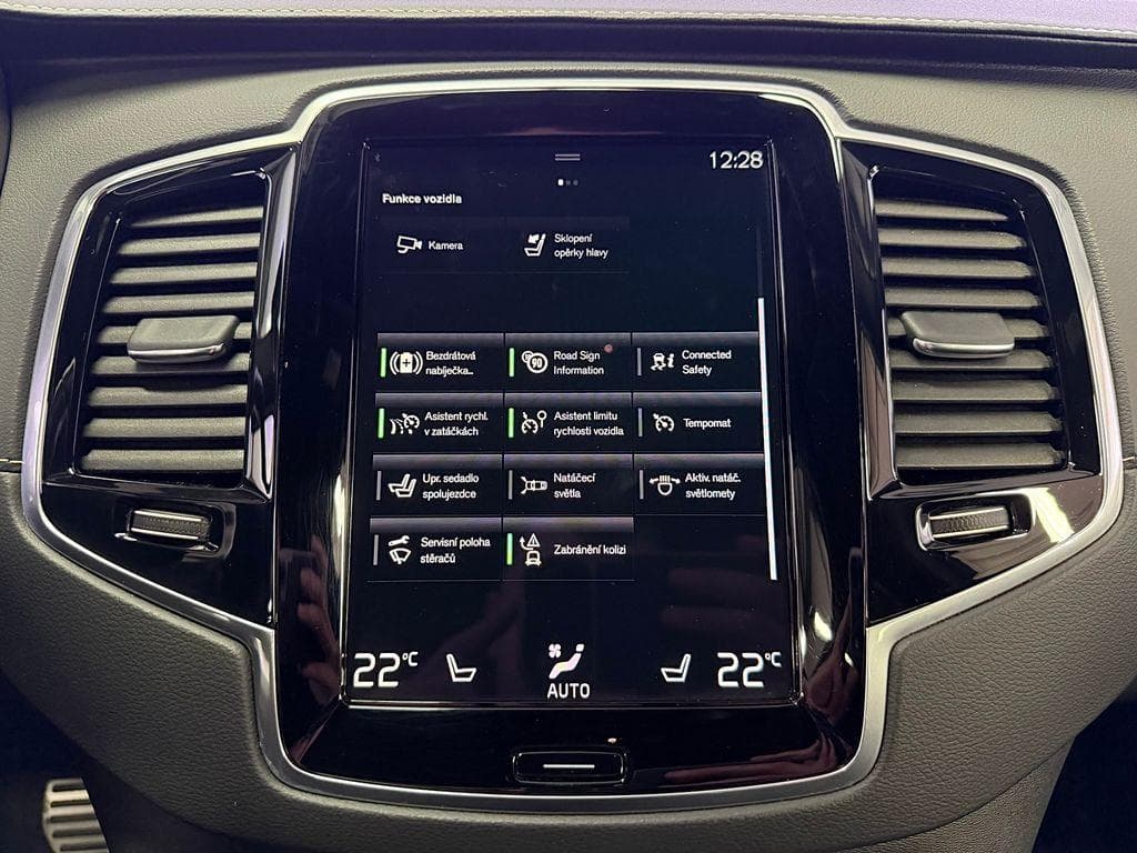 2021 Volvo XC90 - 16