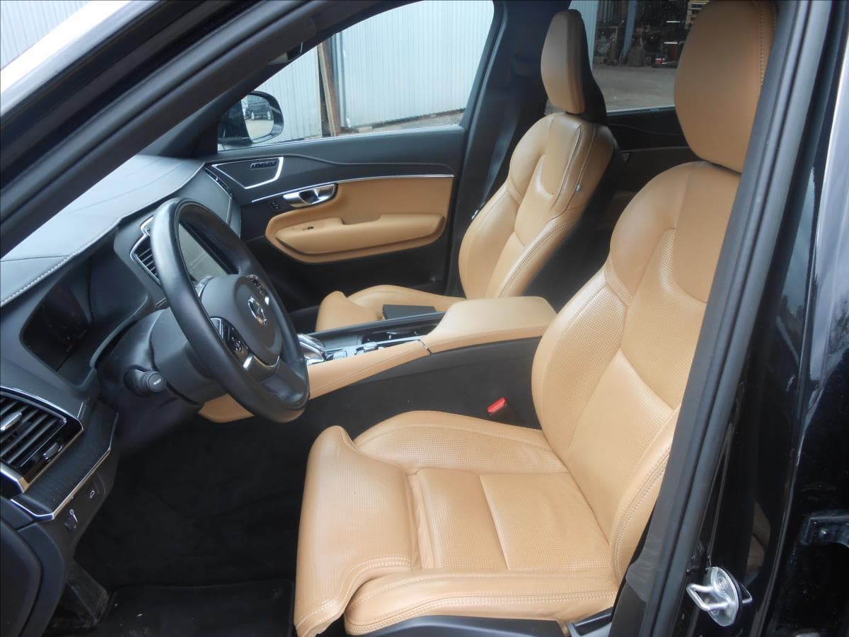 2022 Volvo XC90 - 12