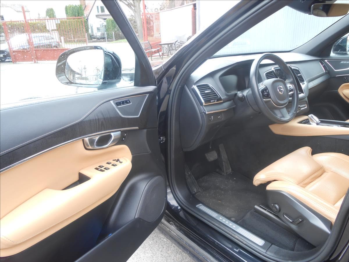 2022 Volvo XC90 - 11