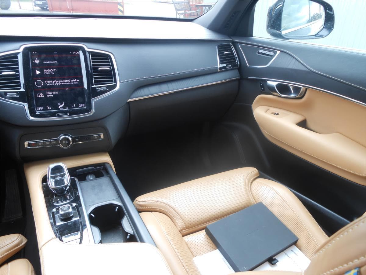 2022 Volvo XC90 - 14