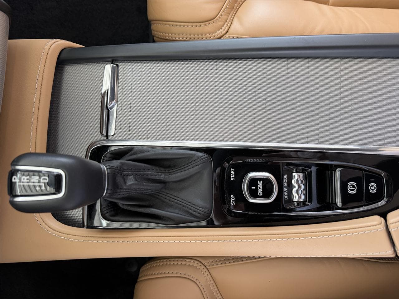 2016 Volvo XC90 - 27