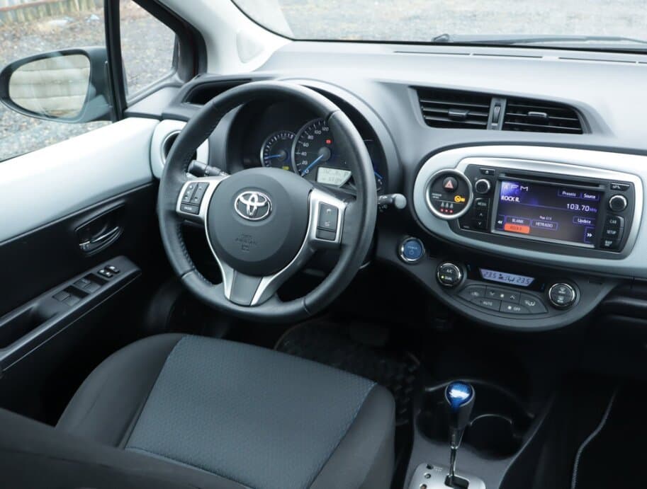 2013 Toyota YARIS - 9