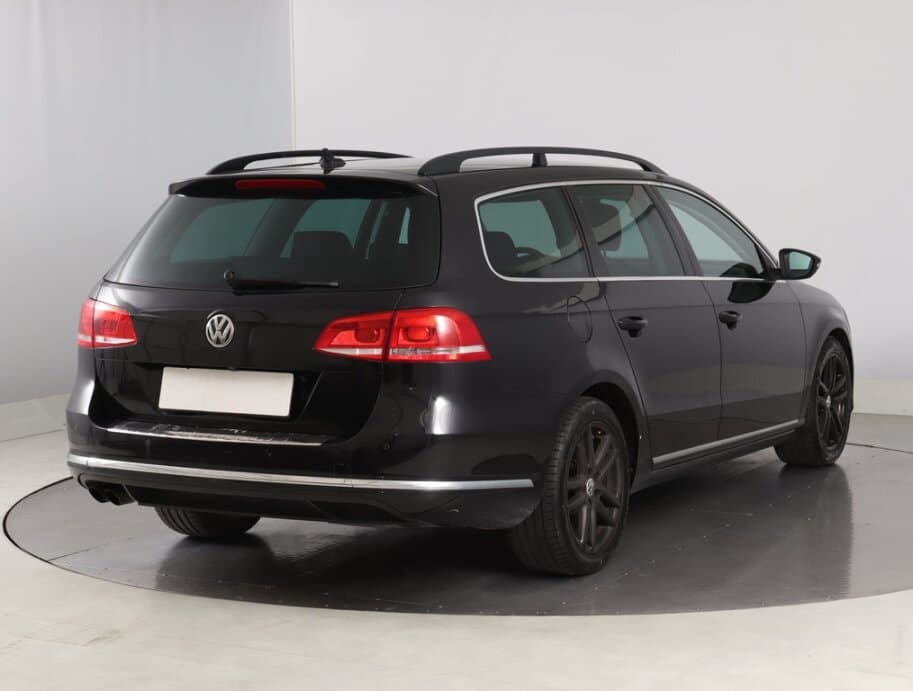 2011 Volkswagen PASSAT - 7