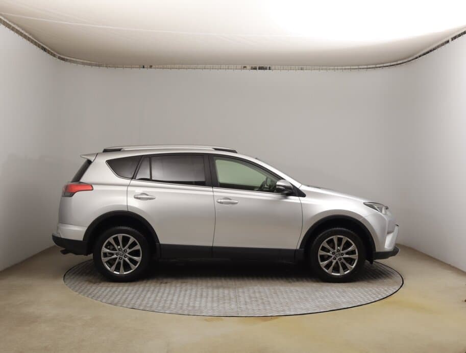 2016 Toyota RAV4 - 8