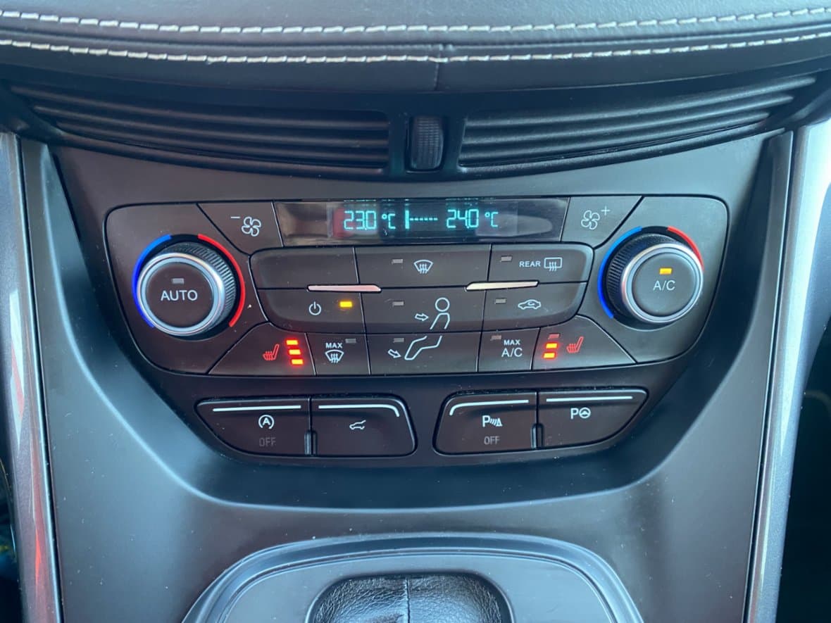 2019 Ford KUGA - 17