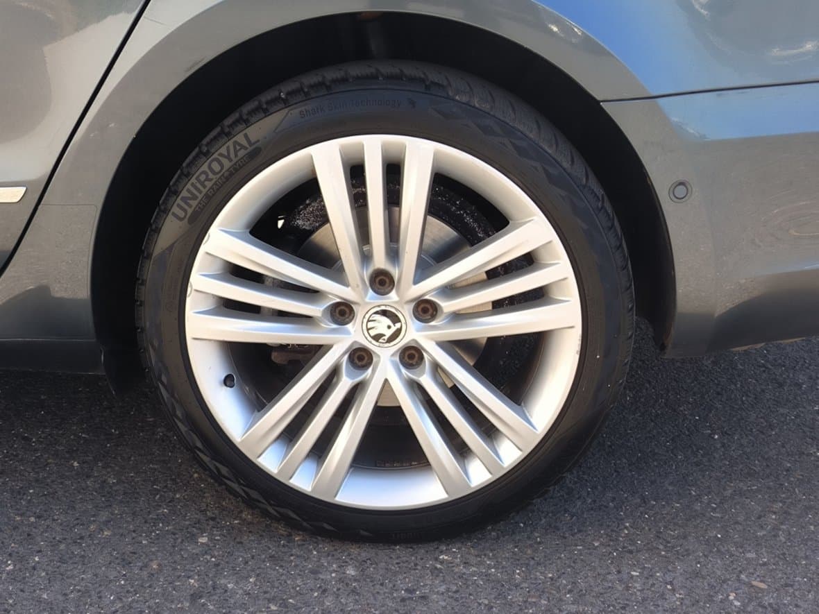2014 Škoda SUPERB - 18