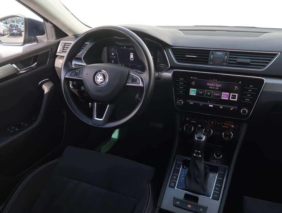 2020 Škoda SUPERB - 9