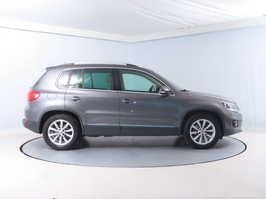 2015 Volkswagen TIGUAN - 8