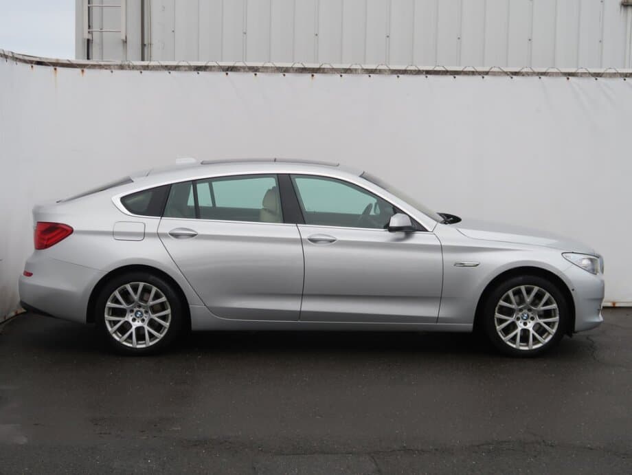 2011 BMW 5-SERIES - 8