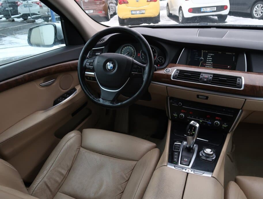2011 BMW 5-SERIES - 9