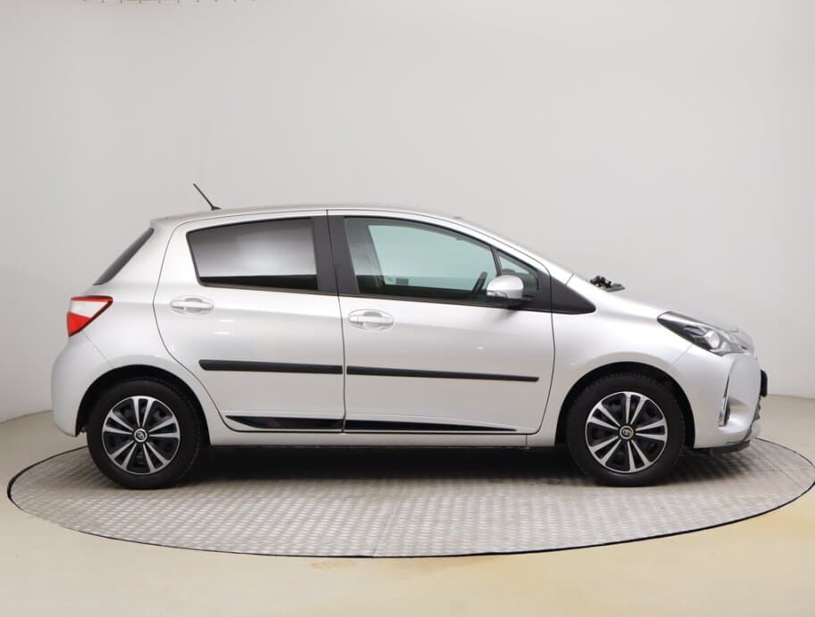 2017 Toyota YARIS - 8