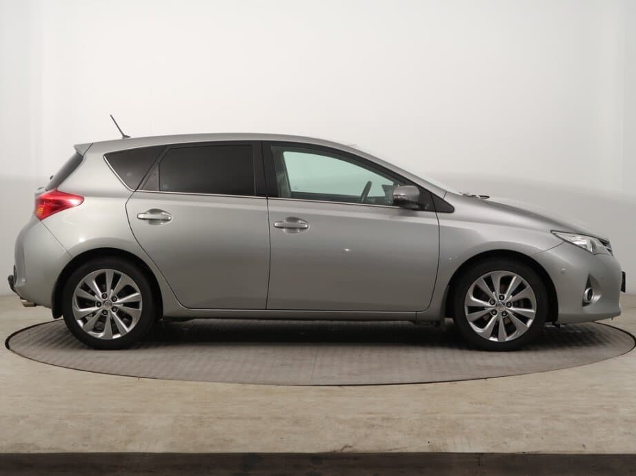 2013 Toyota AURIS - 8
