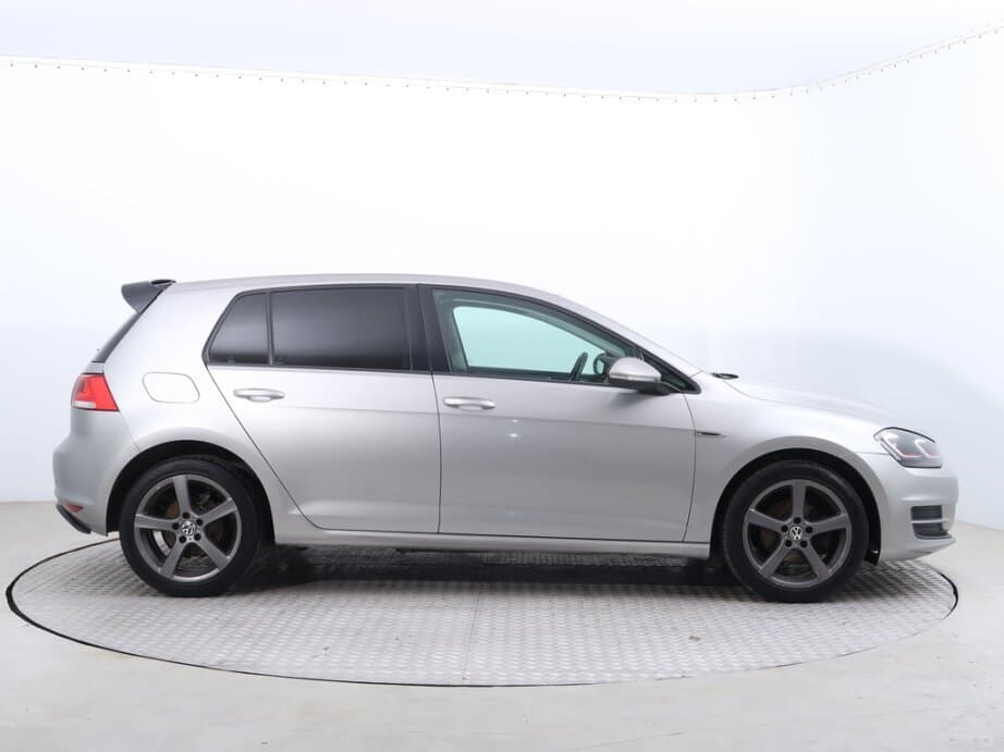2013 Volkswagen GOLF - 8