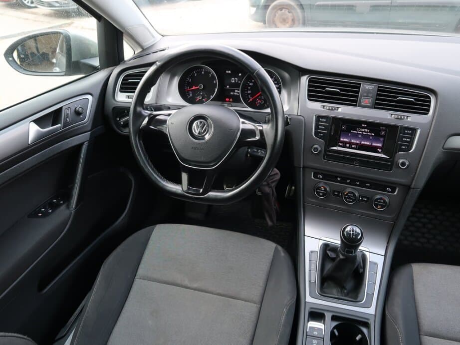 2013 Volkswagen GOLF - 9