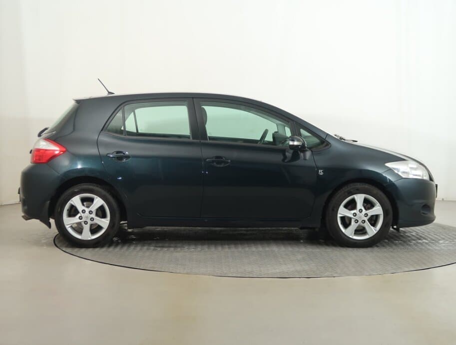 2011 Toyota AURIS - 8