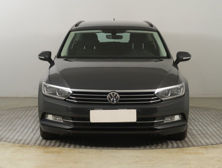 2017 Volkswagen PASSAT - 2