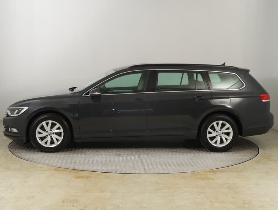 2017 Volkswagen PASSAT - 4