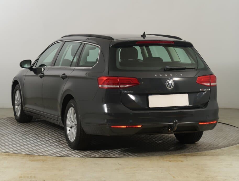 2017 Volkswagen PASSAT - 5