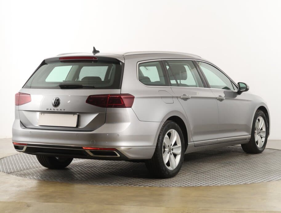 2022 Volkswagen PASSAT - 7