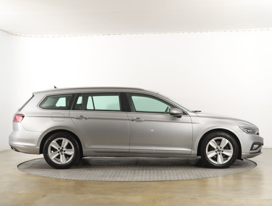 2022 Volkswagen PASSAT - 8