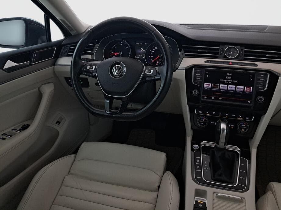2015 Volkswagen PASSAT - 9