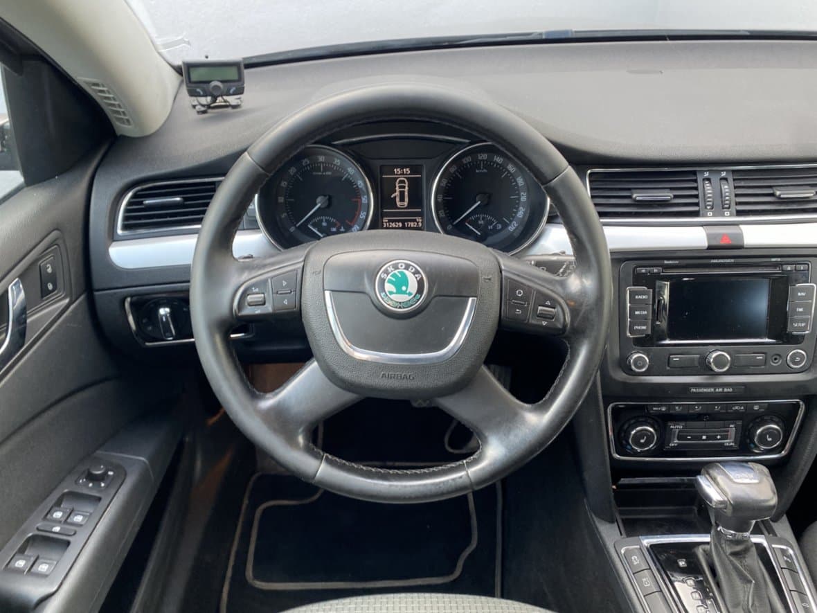 2010 Škoda SUPERB - 11