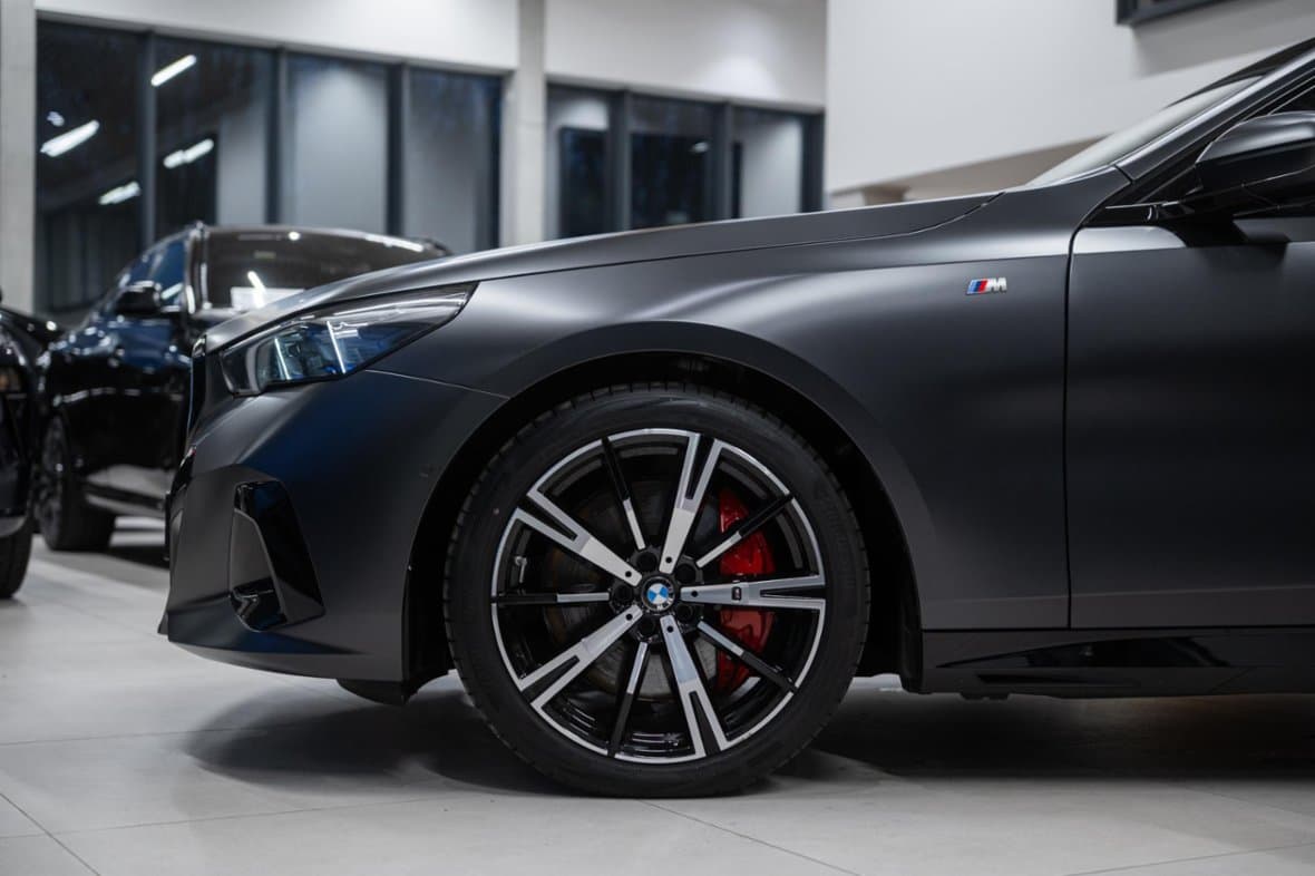 2025 BMW 5-SERIES - 4