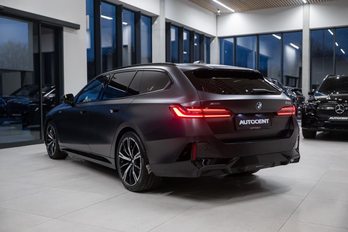 2025 BMW 5-SERIES - 9