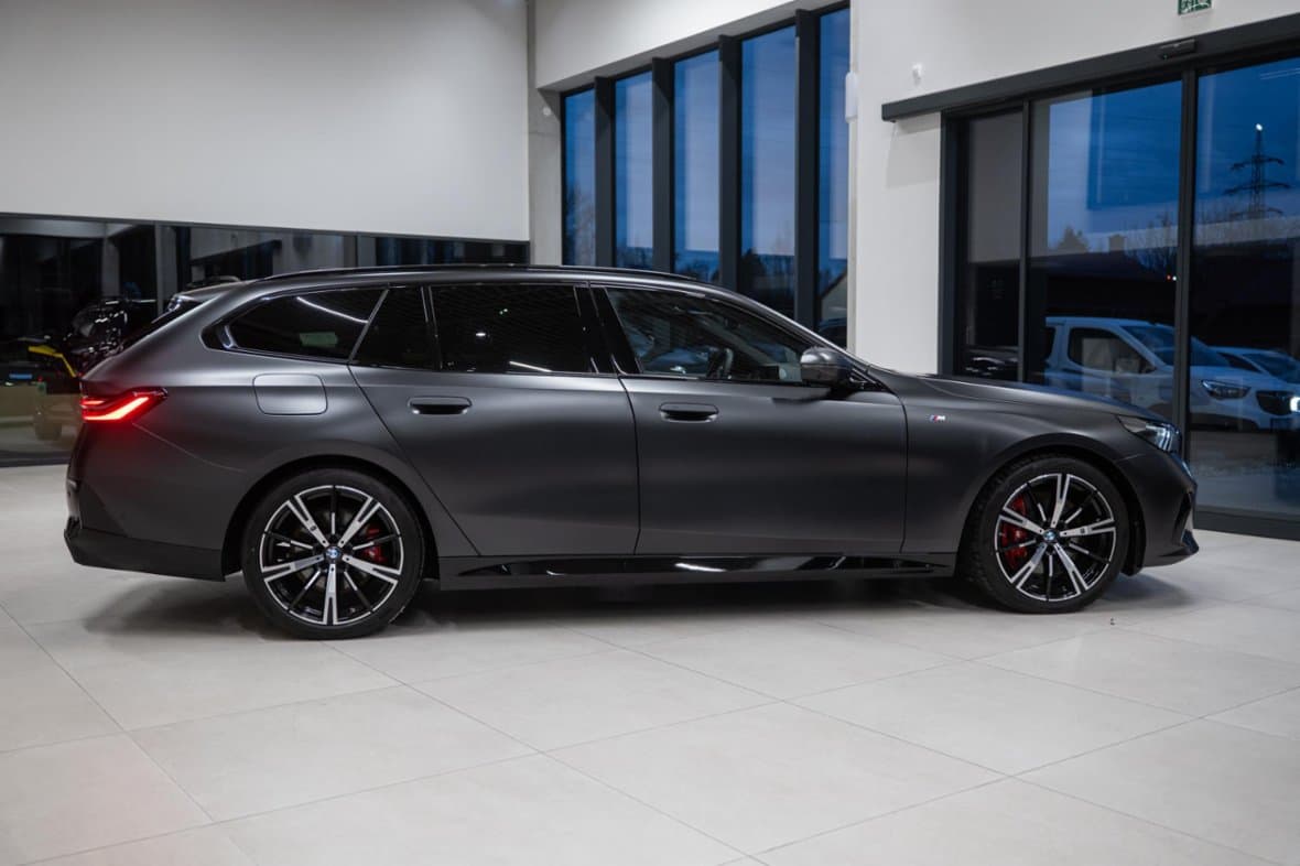 2025 BMW 5-SERIES - 13